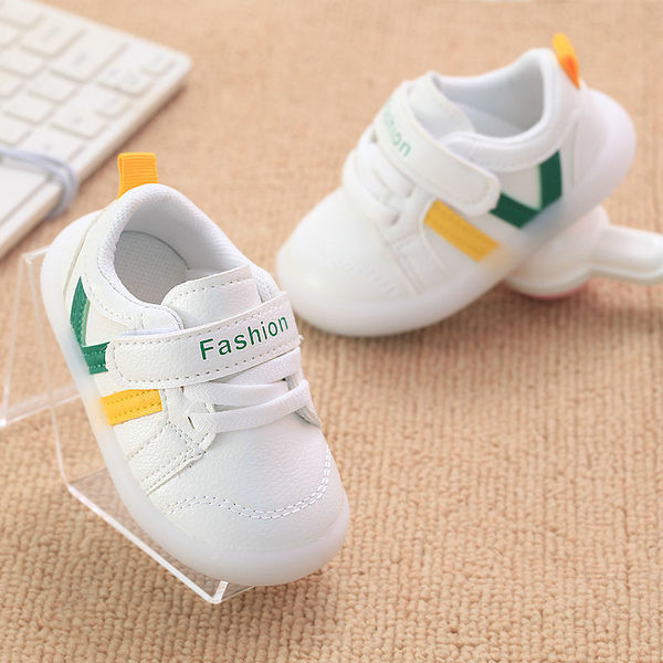 Tenisi casual pentru bebelusi cu talpa moale - mai multe modele