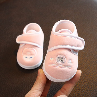 Cizme pentru bebelusi cu talpa moale si autocolante