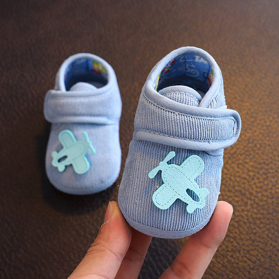 Cizme pentru bebelusi cu talpa moale si autocolante