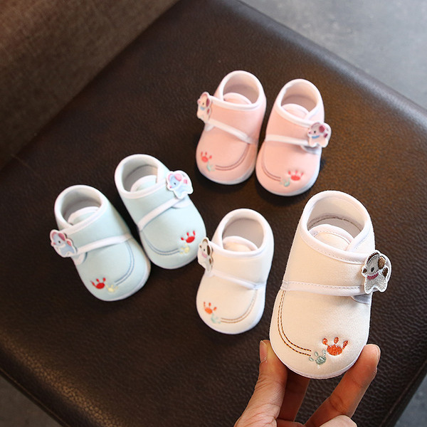 Cizme pentru bebelusi cu talpa moale si autocolante