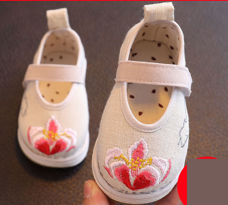 Pantofi pentru bebelusi din material textil cu broderie