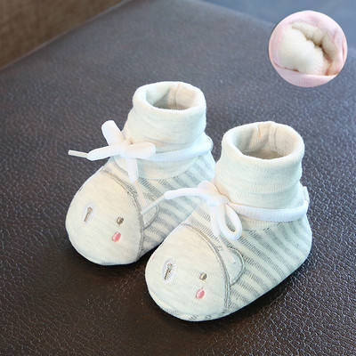 Cizme bebelusi cu broderie si cravate - tip soseta