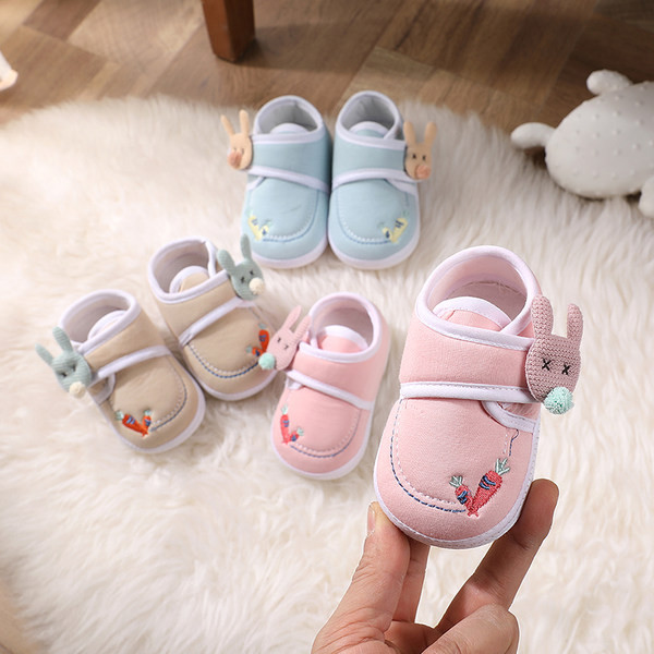 Geamanduri pentru bebeluși cu broderie și aplicație 3D