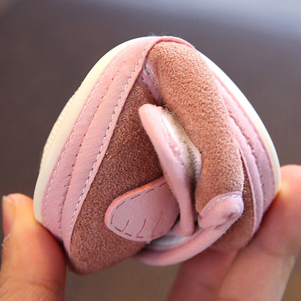 Cizme pentru bebelusi cu autocolante si talpa moale pentru fete si baieti