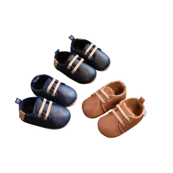 Cizme pentru bebelusi din imitatie de piele cu cravate