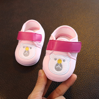 Model nou de cizme pentru bebelusi cu autocolante