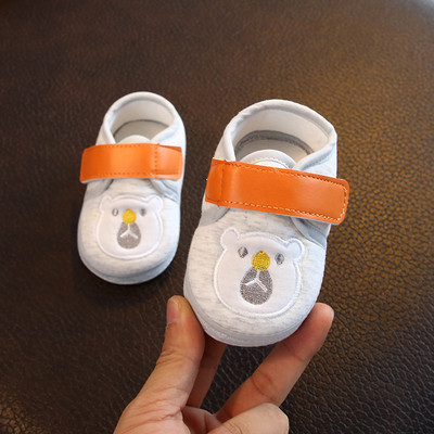 Model nou de cizme pentru bebelusi cu autocolante