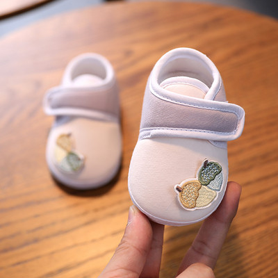 Model nou de cizme pentru bebelusi cu autocolante