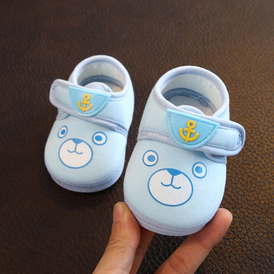 Model nou de cizme pentru bebelusi cu autocolante