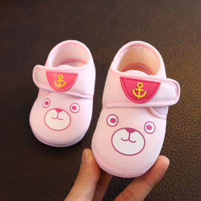 Model nou de cizme pentru bebelusi cu autocolante