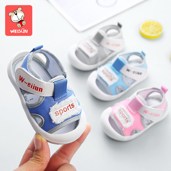 Sandale pentru bebeluși cu autocolant și emblemă pentru fete și băieți