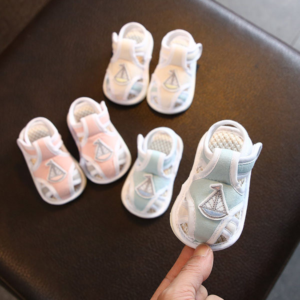 Geamanduri pentru bebeluși două modele cu emblemă