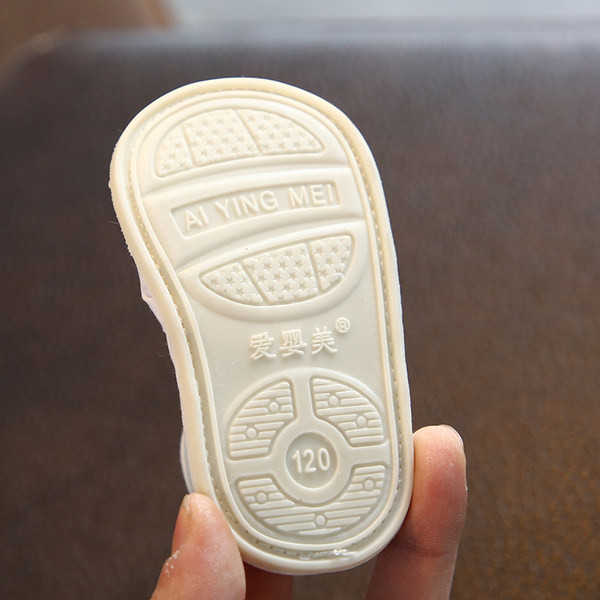 Geamanduri pentru bebeluși două modele cu emblemă