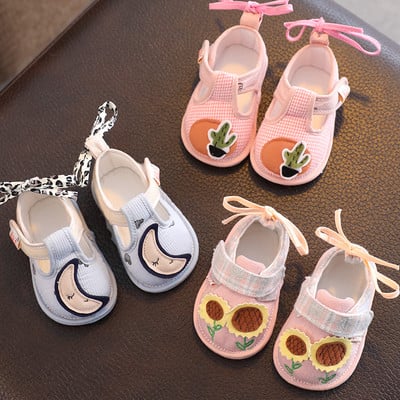 Текстилни бебешки обувки с мека подметка и велкро закопчаване