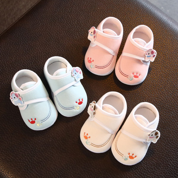 Cizme pentru bebelusi cu talpa moale si aplicatie