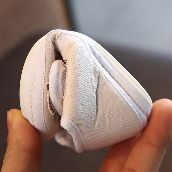 Cizme pentru bebelusi cu talpa moale si aplicatie