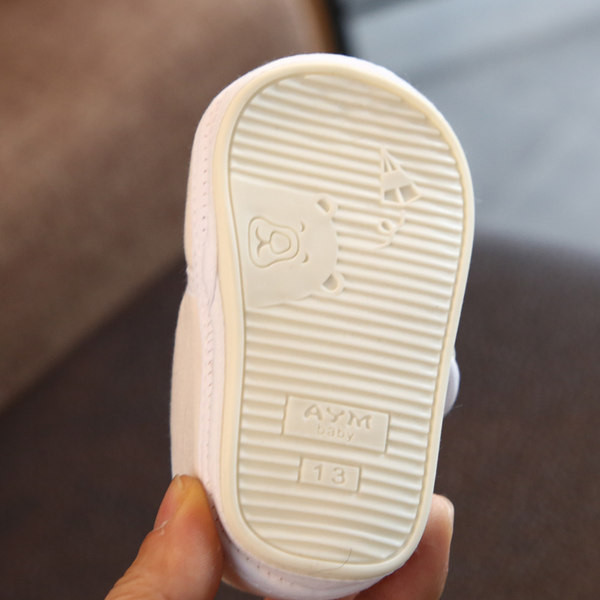 Cizme pentru bebelusi cu talpa moale si aplicatie