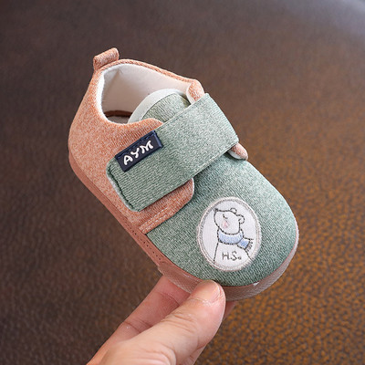 Geamanduri pentru bebeluși cu autocolante cu inscripție și aplicație de ursuleț