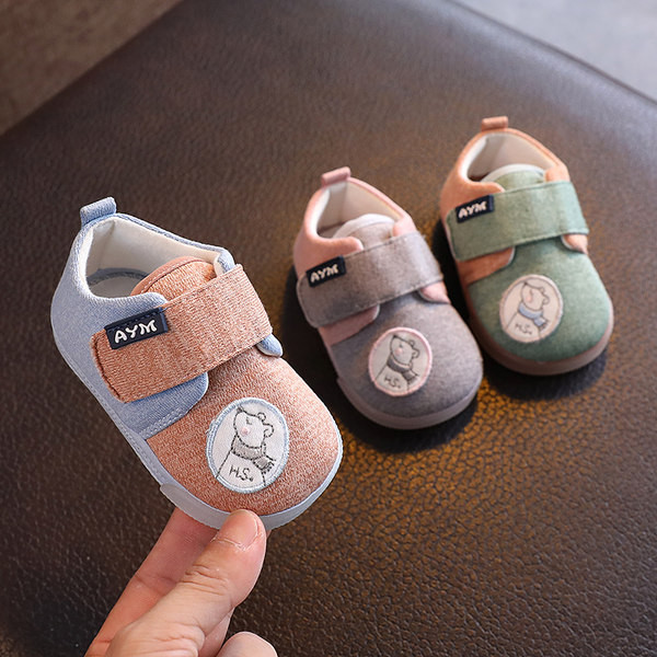 Geamanduri pentru bebeluși cu autocolante cu inscripție și aplicație de ursuleț