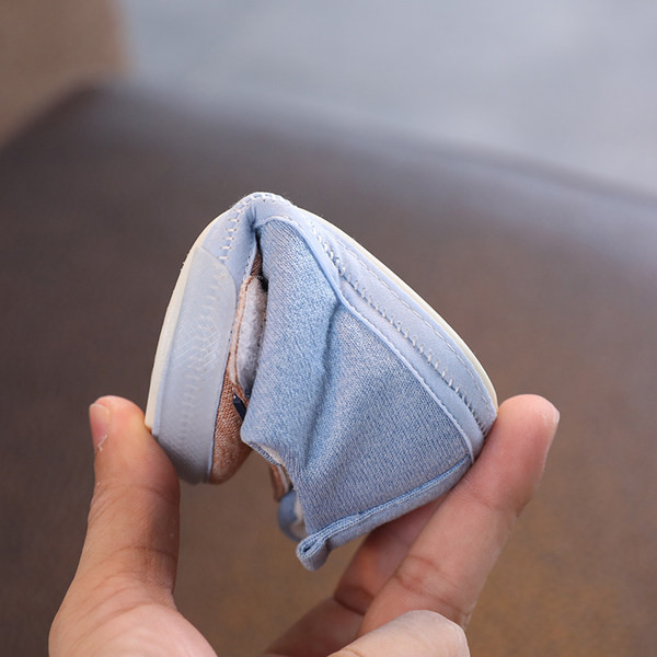 Geamanduri pentru bebeluși cu autocolante cu inscripție și aplicație de ursuleț