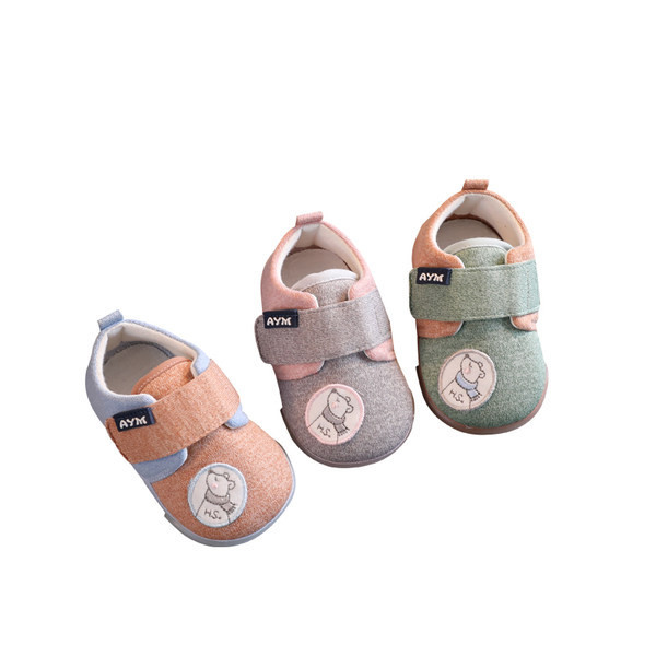 Geamanduri pentru bebeluși cu autocolante cu inscripție și aplicație de ursuleț