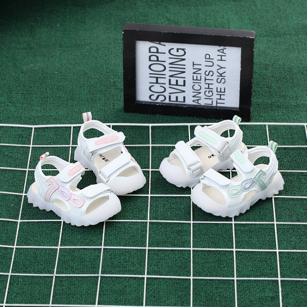 Model nou de sandale pentru bebelusi din piele ecologica cu autocolante