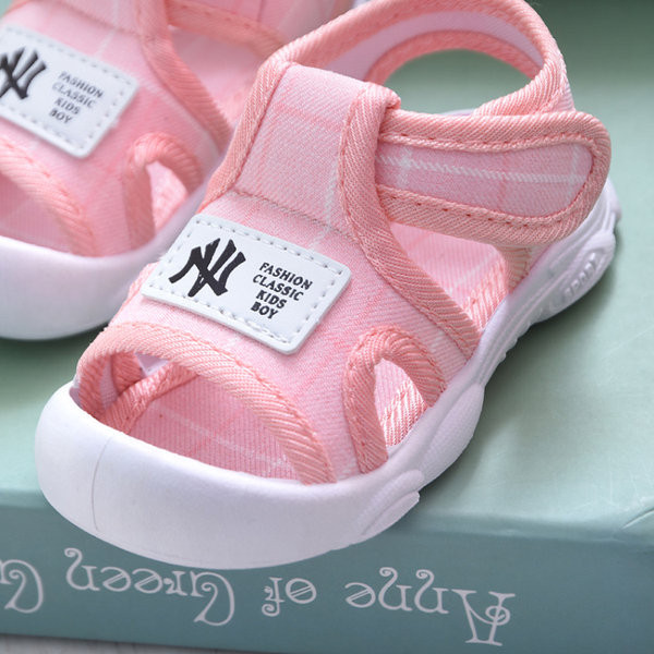 Model nou de sandale pentru bebelusi din material textil cu talpa moale