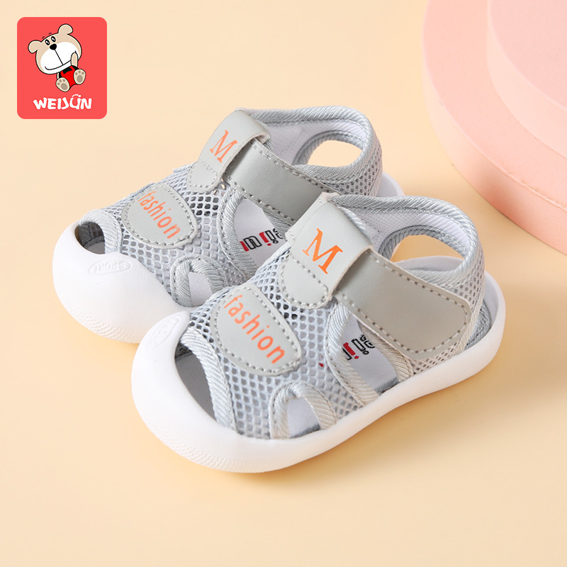 Бебешки сандали с мрежа и емблема 