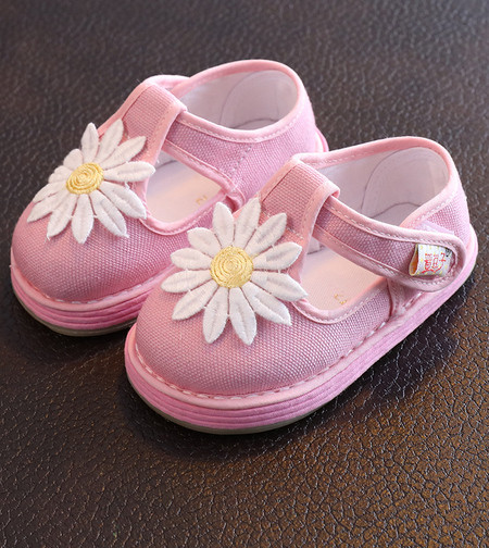 Cizme textile pentru bebelusi cu o floare pentru fete