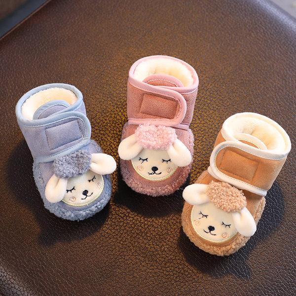 Cizme bebelusi cu vata mai multe modele element 3D si inscriptie