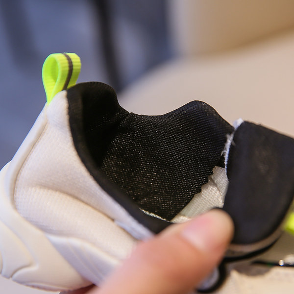 Model nou de adidasi bebelusi din piele ecologica pentru fete sau baieti