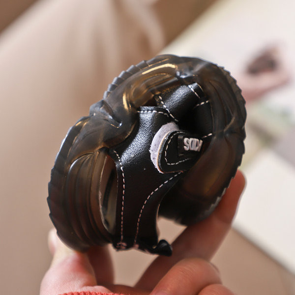 Model nou de sandale bebelusi din piele ecologica cu talpa moale pentru baieti