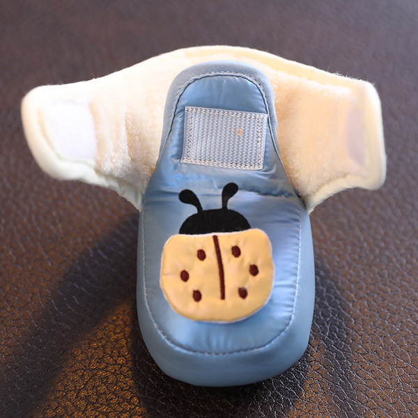 Pantofi pentru bebelusi cu captuseala de plasture si aplicatie