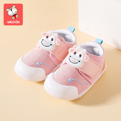 Pantofi pentru bebeluși cu element 3D și autocolant