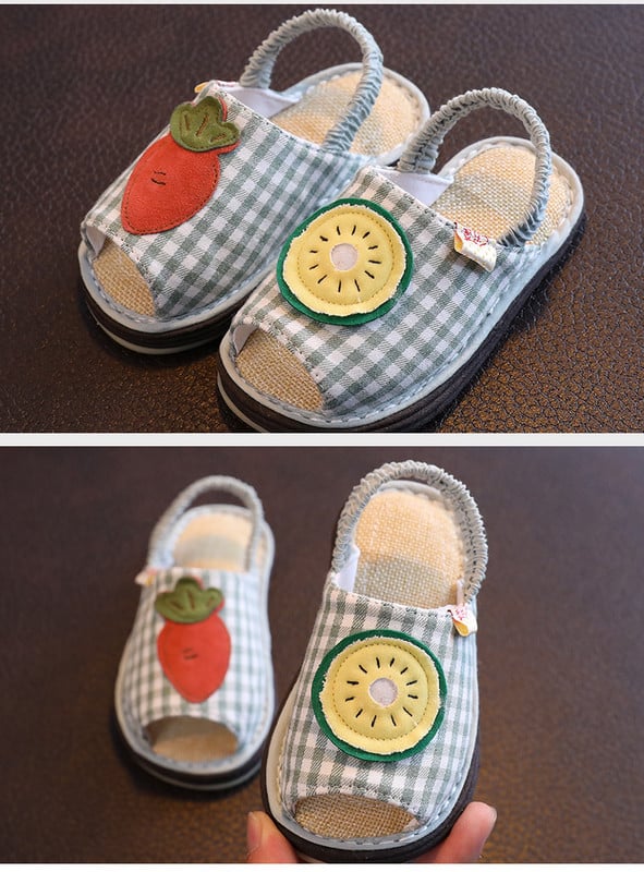 Бебешки текстилни  сандали с апликация и ластик