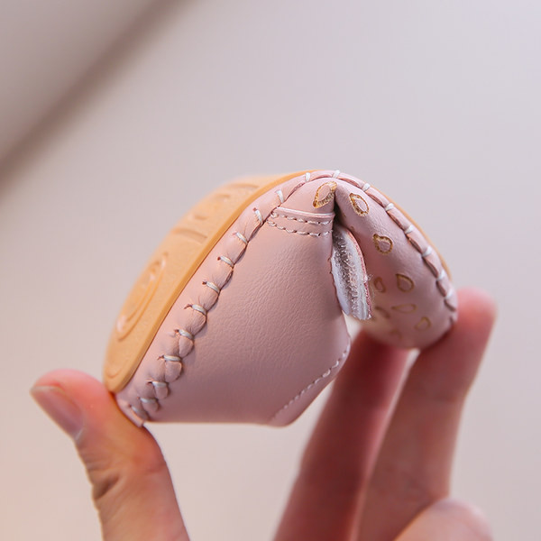 Pantofi moderni pentru bebelusi din piele ecologica cu element de flori 3D