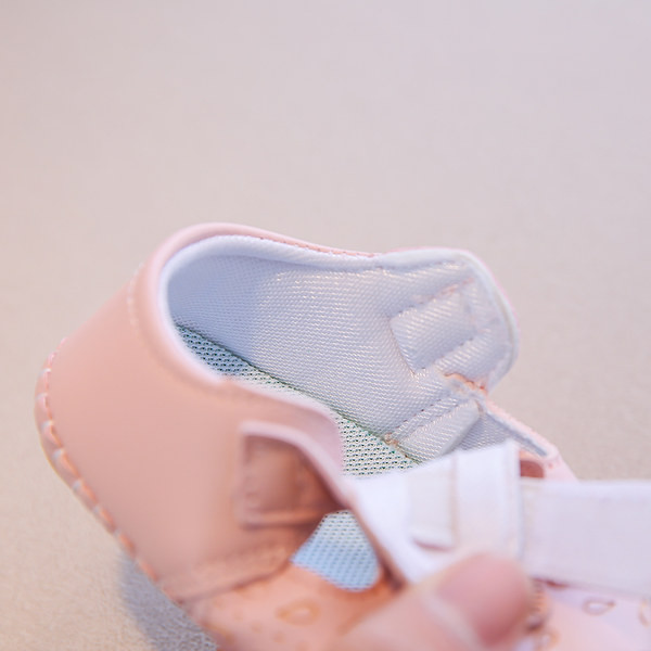 Pantofi moderni pentru bebelusi din piele ecologica cu element de flori 3D