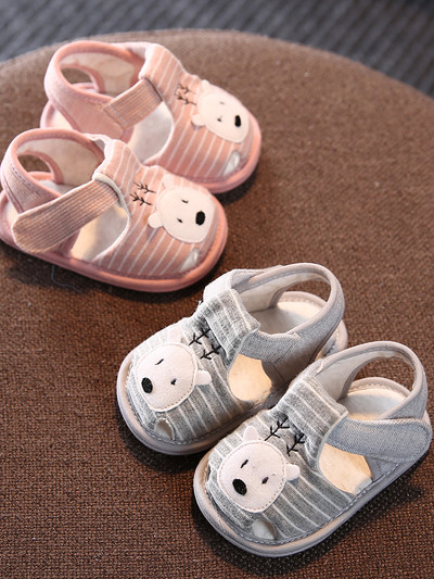 Текстилни бебешки сандали с апликация и мека подметка