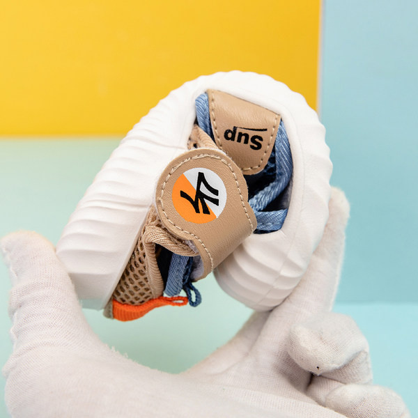 Sandale pentru bebeluși cu plasă și autocolante