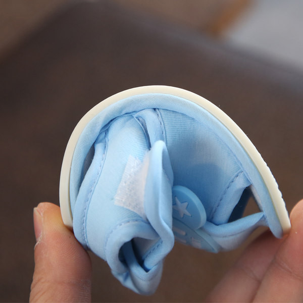 Cizme moi pentru bebelusi cu autocolante pentru copii