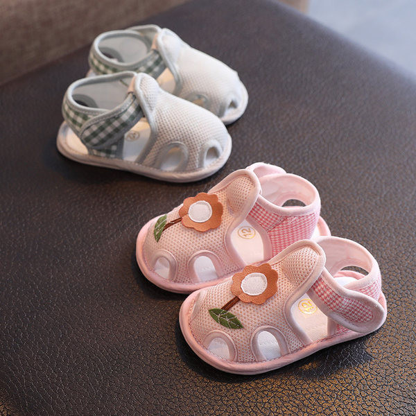 Sandale din pânză pentru bebeluși - potrivite atât pentru băieți, cât și pentru fete