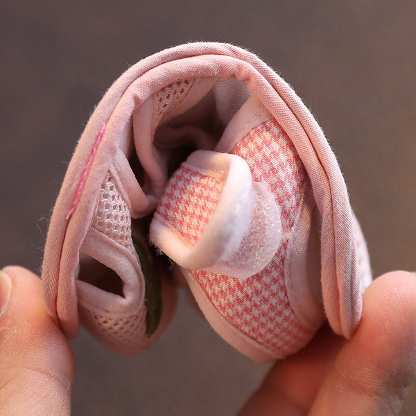 Sandale din pânză pentru bebeluși - potrivite atât pentru băieți, cât și pentru fete