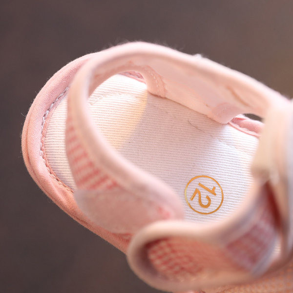 Sandale din pânză pentru bebeluși - potrivite atât pentru băieți, cât și pentru fete