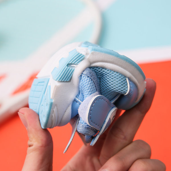 Model nou de pantofi pentru bebeluși cu talpă moale și element 3D potrivit pentru fete și băieți