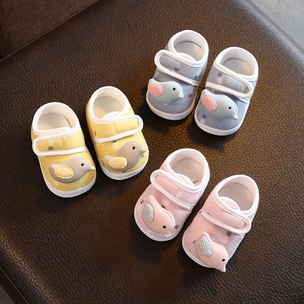 Cizme moi pentru bebelusi cu element 3D