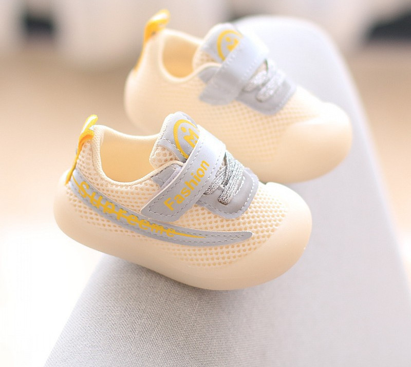 Pantofi de primăvară respirabili, cu autocolante