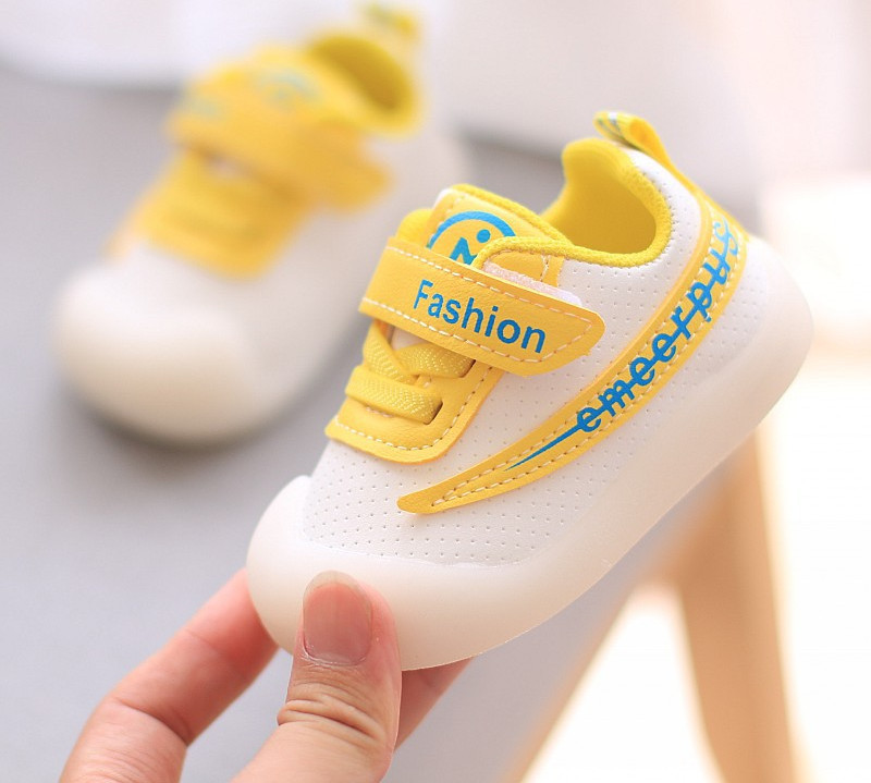 Pantofi de primăvară respirabili, cu autocolante