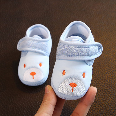 Pantofi pentru bebelusi cu autocolante de la 6 la 12 luni