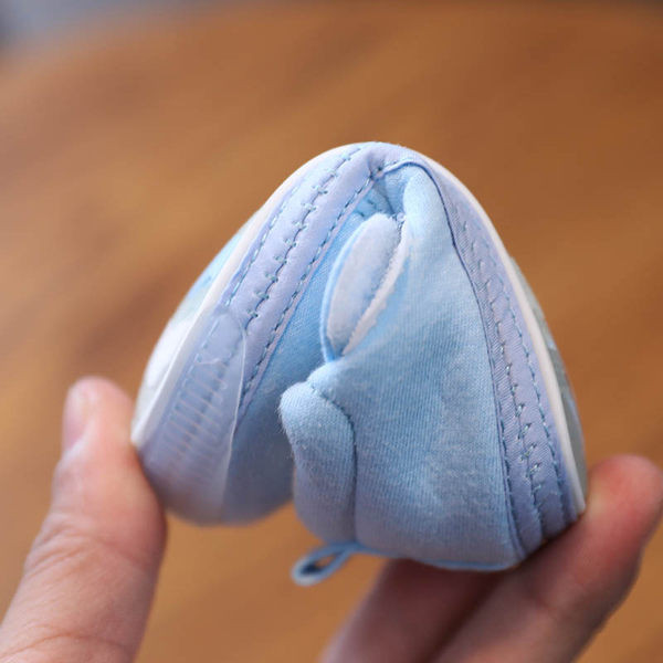 Pantofi pentru bebelusi cu autocolante de la 6 la 12 luni