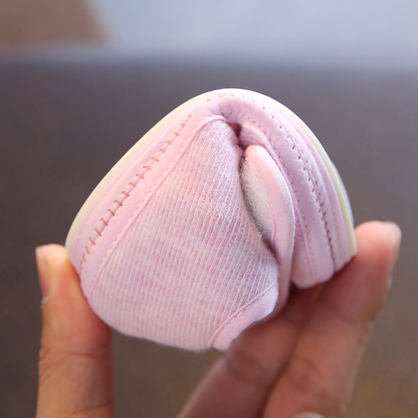 Pantofi respirabili pentru bebelusi cu autocolante si inscriptionare brodata